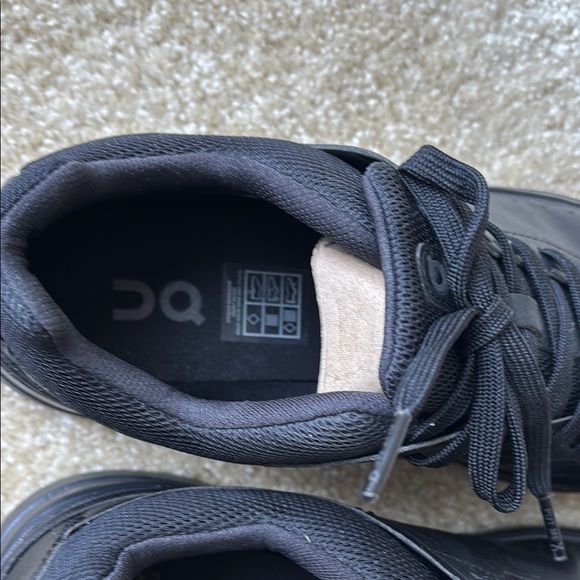 On Roger black shoe - Picture 8 of 8